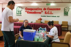IMSS realiza Jornada de Vacunación para trabajadores de la Cooperativa de Consumo “Ganaderos”